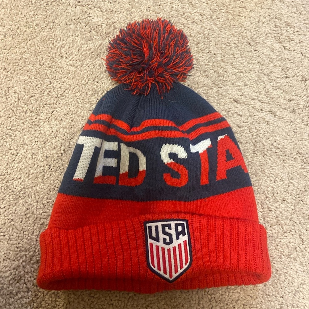 USA soccer beanie! LIKE BRAND NEW!